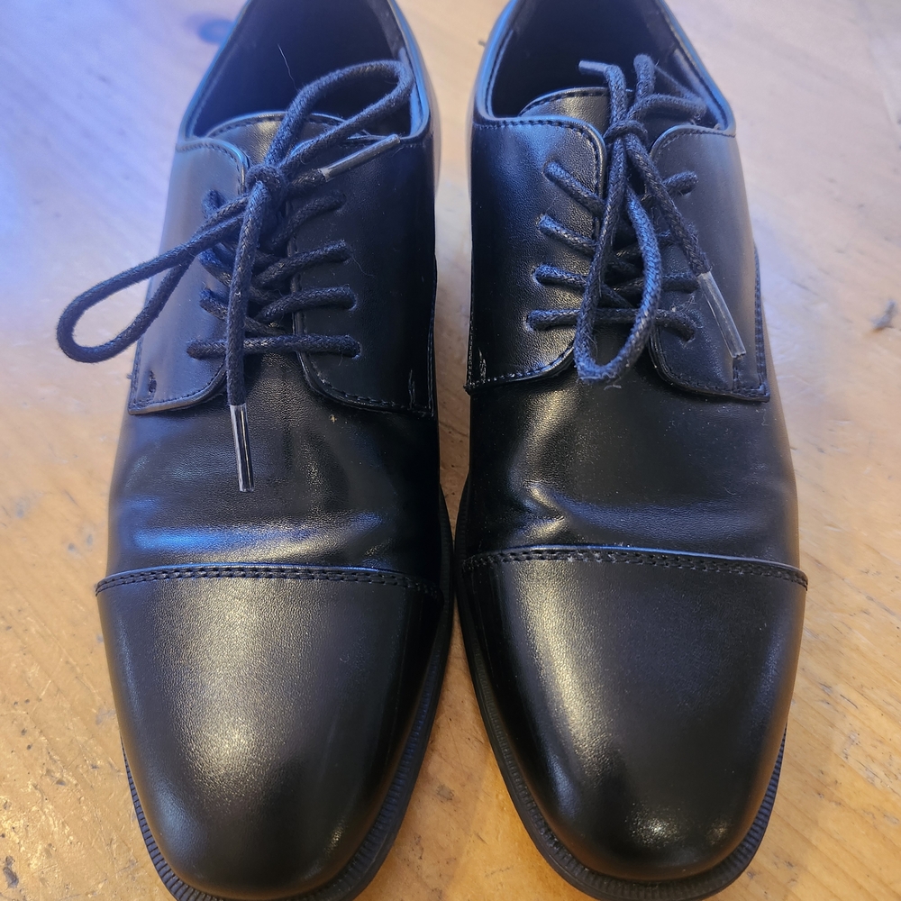 Van Heusen Boys' Black Lace-Up Cap-Toe Dress Shoes